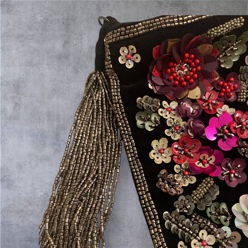 Labellum by Hillary Scott Floral beaded with crossbody Chain Strap - Picture 4 of 9